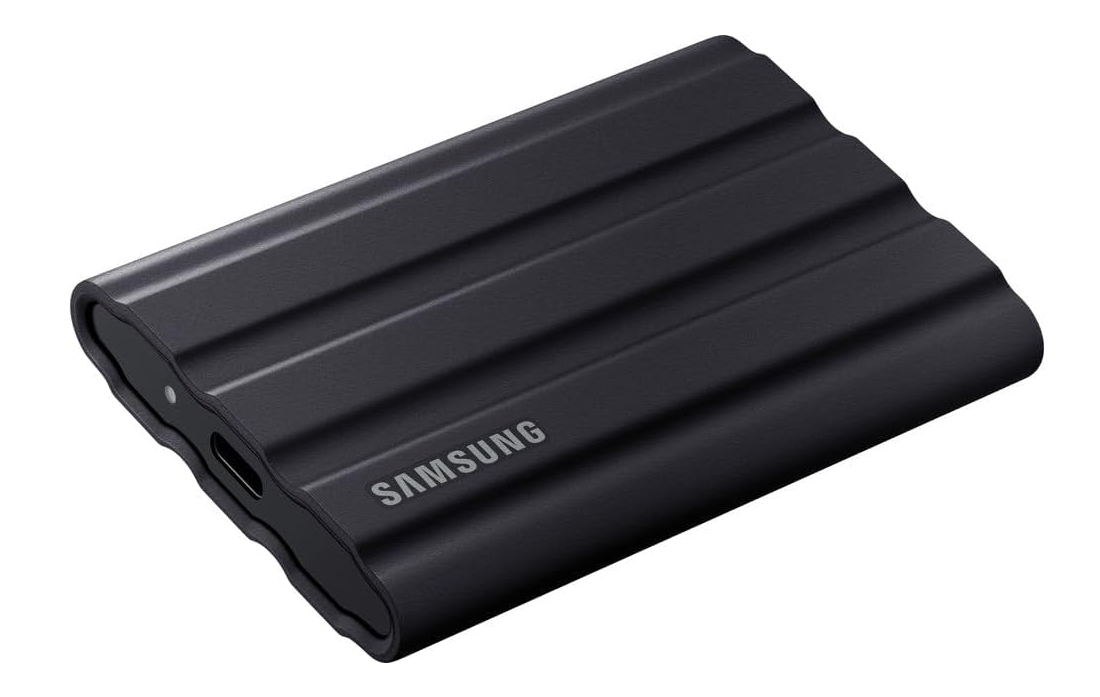 محرك أقراص صلب الحالة محمول SAMSUNG T7 Shield USB 3.2 سعة 1 تيرابايت، مقاوم للماء IP65، محرك أقراص صلب الحالة خارجي متوافق مع أجهزة الكمبيوتر/Mac/Android/أجهزة الألعاب، MU - PE1T0S/WW، 2023، أسود
